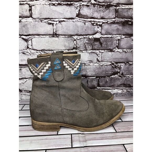 Anthropologie Howsty Gray Suede Western Heel Ankle Boots Women’s Sz 39EU/8.5M US - Picture 1 of 16